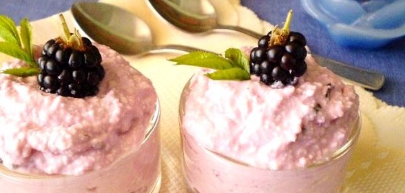 Творожный десерт с ежевикой