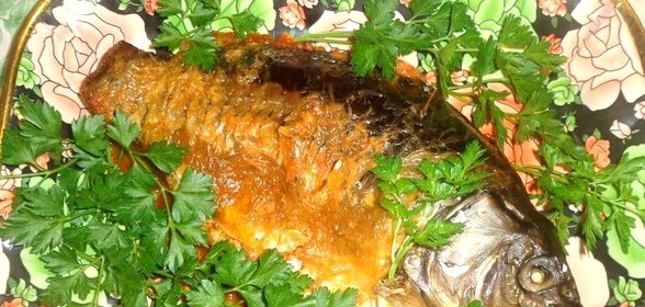 Запеченный карп в сметане и сыре