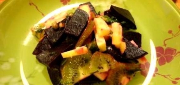 Свекольный салат с киви