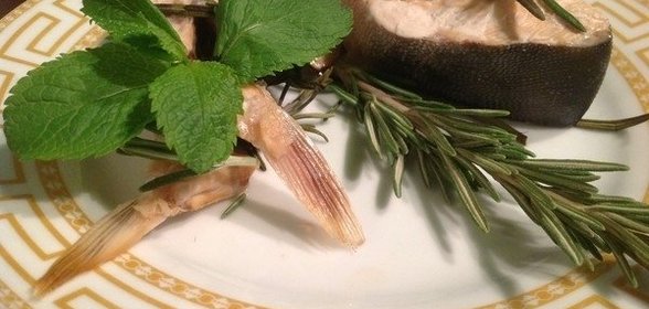 Горбуша с розмарином и мятой