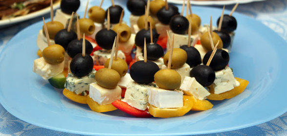 Канапе на шпажках