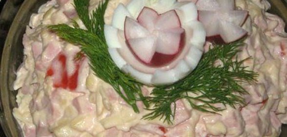 Салат с колбасой и сыром