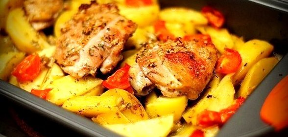 Тушеная курица с картофелем