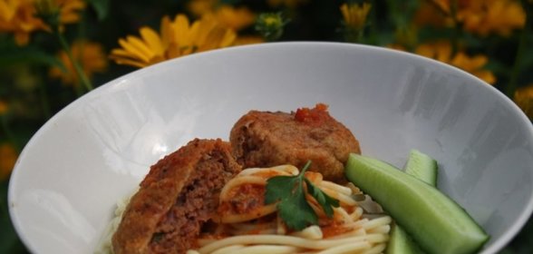 Говяжьи котлетки с овощами (летний вариант)