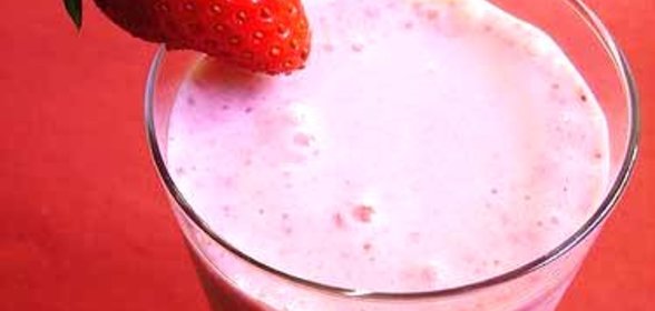 Витаминный напиток из клубники