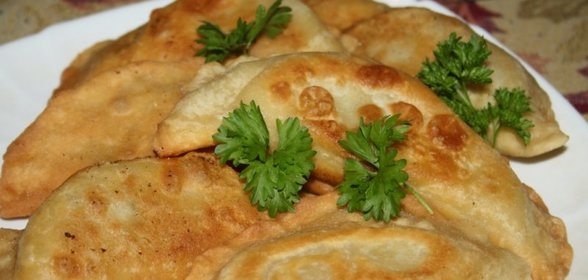 Сочные хрустящие чебуреки со свининой