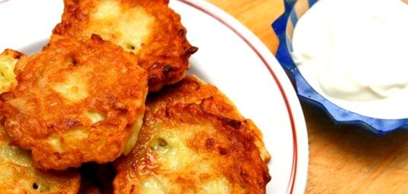 Картофельные котлеты с грибным соусом