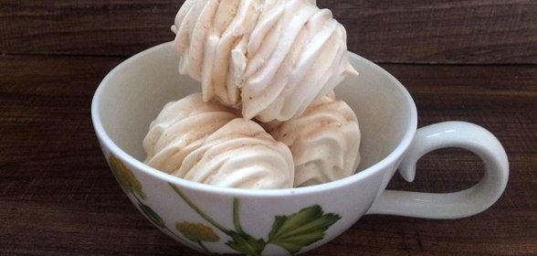 Пирожное безе с кремом