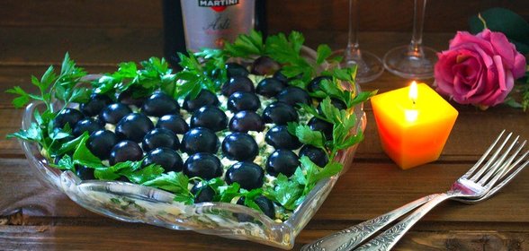 Салат с виноградом и капустой