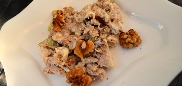 Салат мясной с хреном и маринованными огурцами