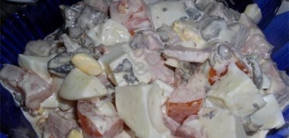 Вкусный салат из мяса крабов с грибами