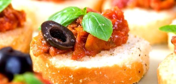 Брускетта с томатами и анчоусами