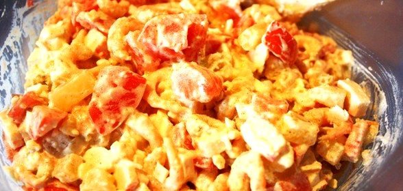 Салат с морепродуктами и овощами