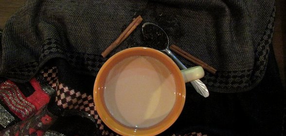 Чай с молоком и корицей