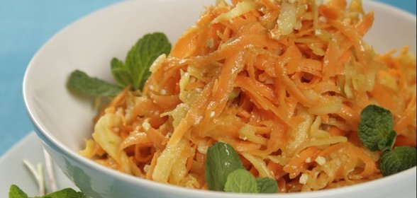 Морковный салат с имбирной заправкой