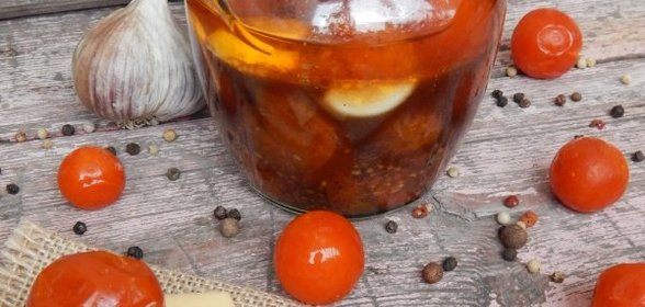 Закуска из маринованных помидорок черри