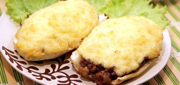 Закусочные слойки с грибами