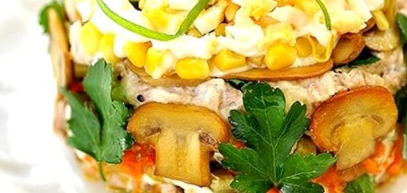 Салат из индейки с солеными огурцами
