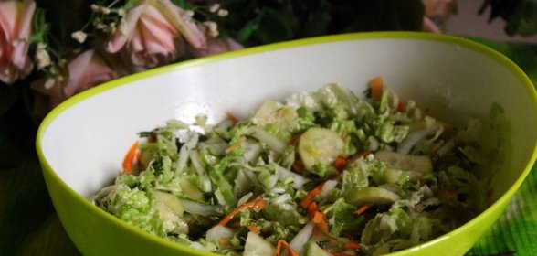 Салат из пекинской капусты с огурцами и морковью
