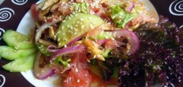 Салат с куриной грудкой-гриль и грейпфрутом