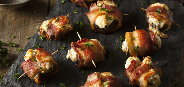 Грибы с творожной начинкой в беконе