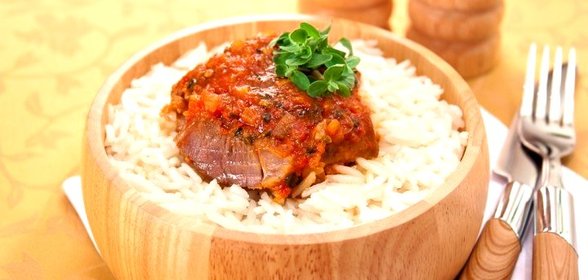 Баранина, тушенная с помидорами