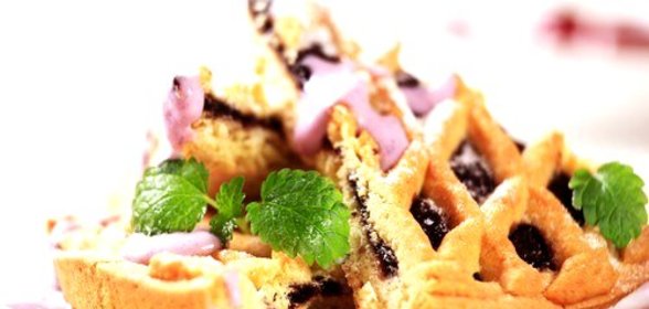 Ореховый пирог с ежевикой