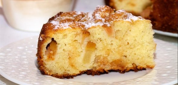 Пирог с яблоками и корицей