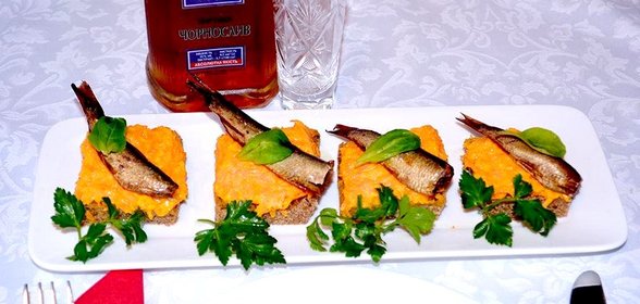 Канапе со шпротами