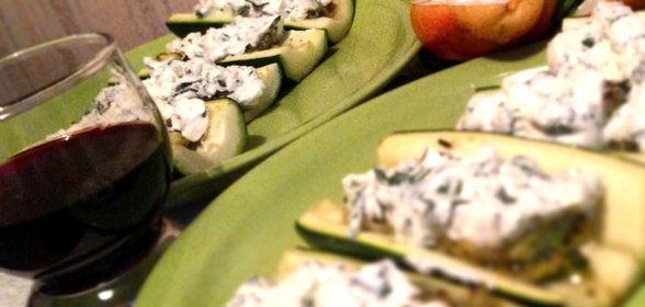 Цукини, фаршированные козьим сыром и мятой