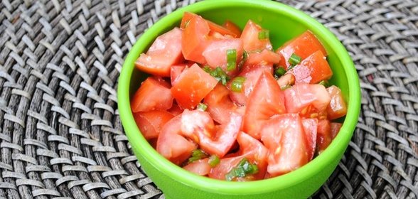 Салат из помидоров и чеснока