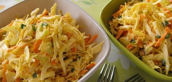 Салат с сельдереем и капустой