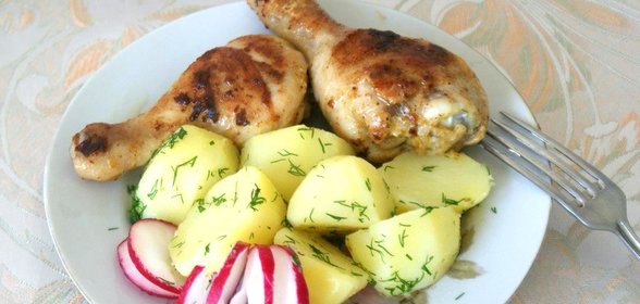 Куриные голени с отварным молодым картофелем