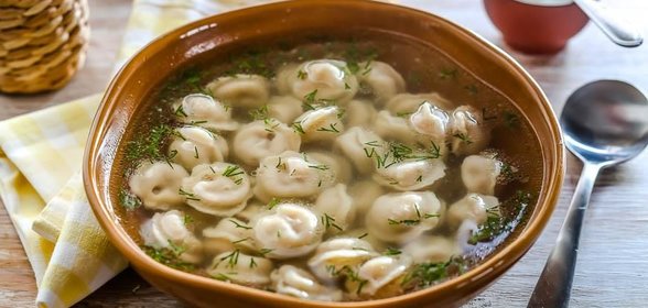 Бульон мясной с пельменями