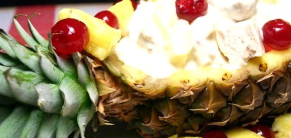 Салат с ананасами и курицей