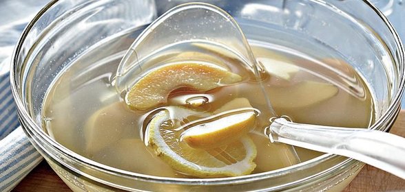 Компот из айвы с лимонами