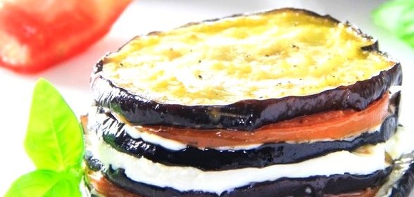 Баклажаны с моцареллой и помидорами