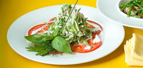 Салат с помидорами