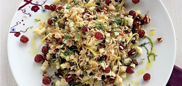 Салат из риса с фруктами и кардамоном