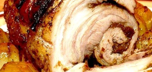 Рулет из свиной вырезки с копченой грудинкой
