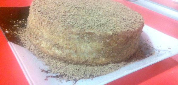 Бисквитный торт с персиками и нежным кремом