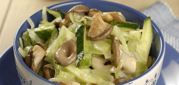 Салат с курицей и помидорами
