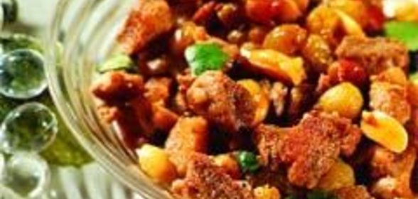 Горячий салат из свинины с виноградом