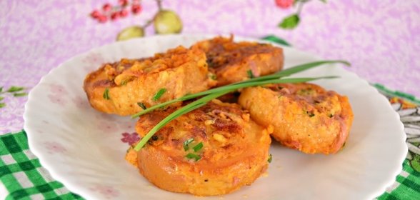 Томатные бутерброды с колбасой и сыром