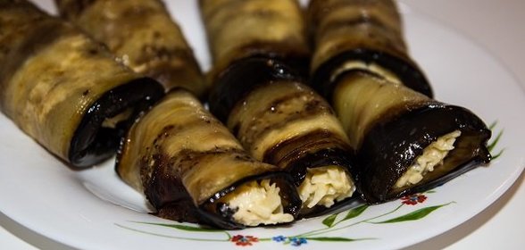 Баклажанные рулетики