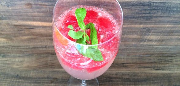 Освежающий напиток из арбуза