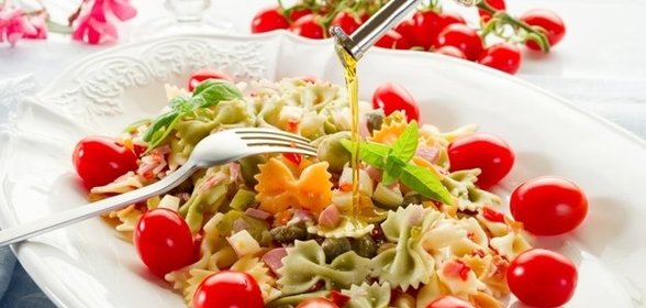 Салат из пасты и ветчины