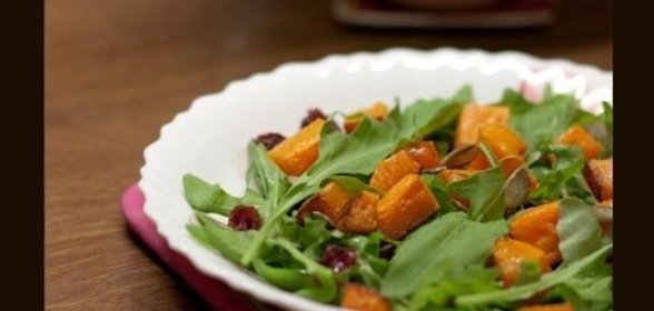 Итальянский салат с запеченной тыквой и рукколой
