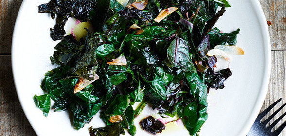 Мангольд с чесноком и лимоном