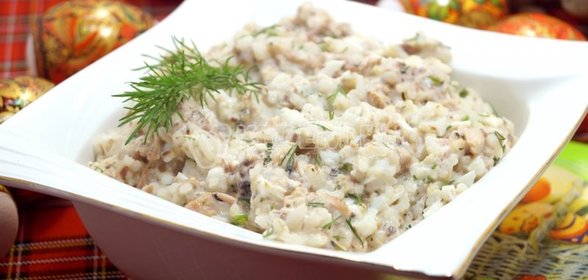 Салат с сайрой и рисом «Чайка»